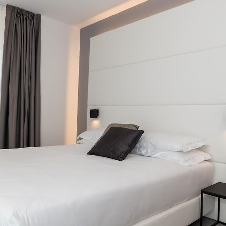 J44 Lifestyle Hotel 리도 디 예솔로 외부 사진 A room at the hotel