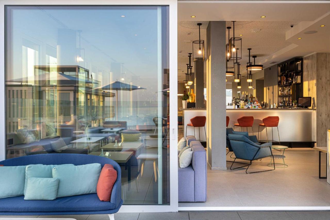 J44 Lifestyle Hotel 리도 디 예솔로 외부 사진 The Sky Bar