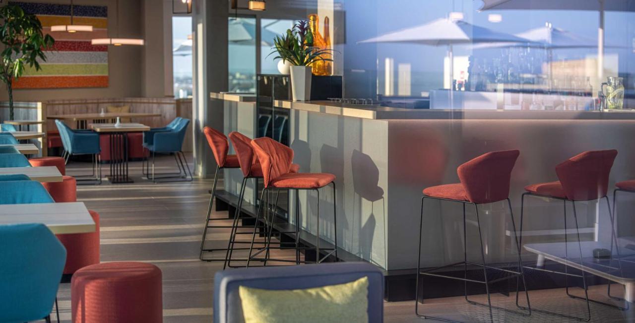 J44 Lifestyle Hotel 리도 디 예솔로 외부 사진 The bar at the 101 Sky Bar