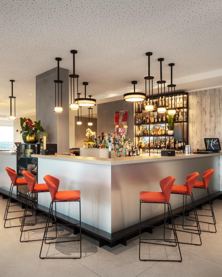 J44 Lifestyle Hotel 리도 디 예솔로 외부 사진 The bar at the lounge