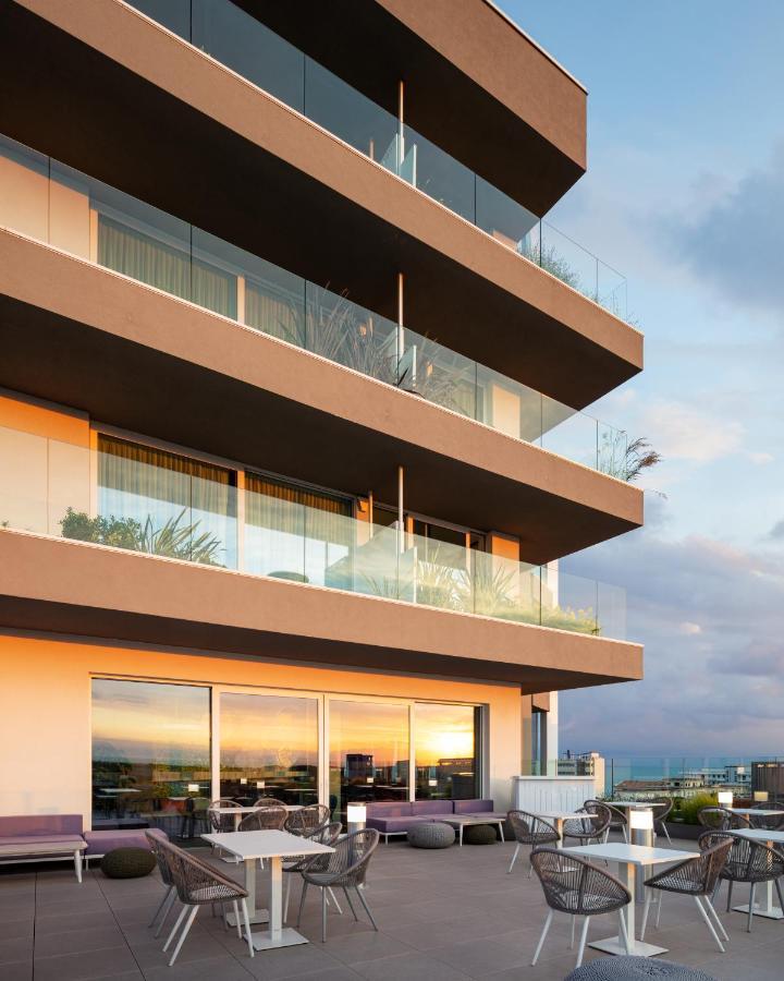J44 Lifestyle Hotel 리도 디 예솔로 외부 사진 The 3D rendering of the building