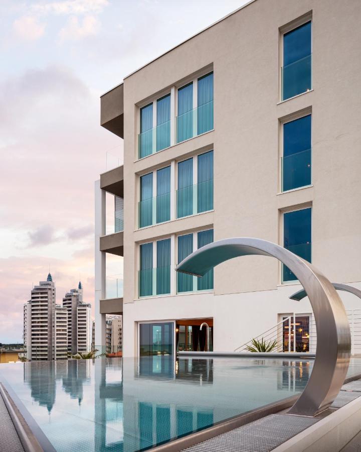 J44 Lifestyle Hotel 리도 디 예솔로 외부 사진 The Infinity Pool at The Ivy