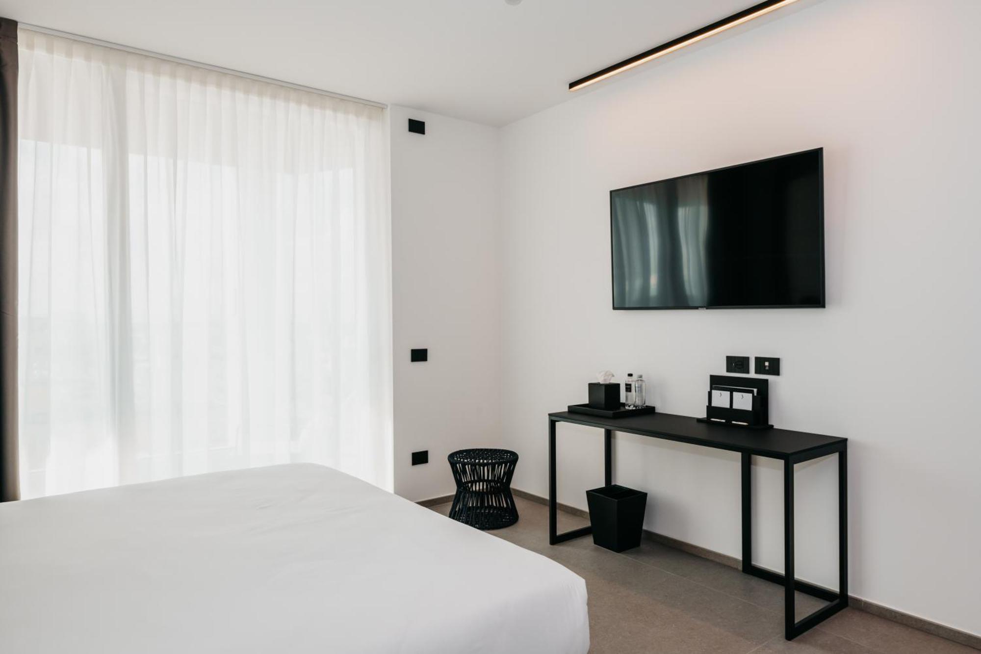 J44 Lifestyle Hotel 리도 디 예솔로 외부 사진 A room at the hotel