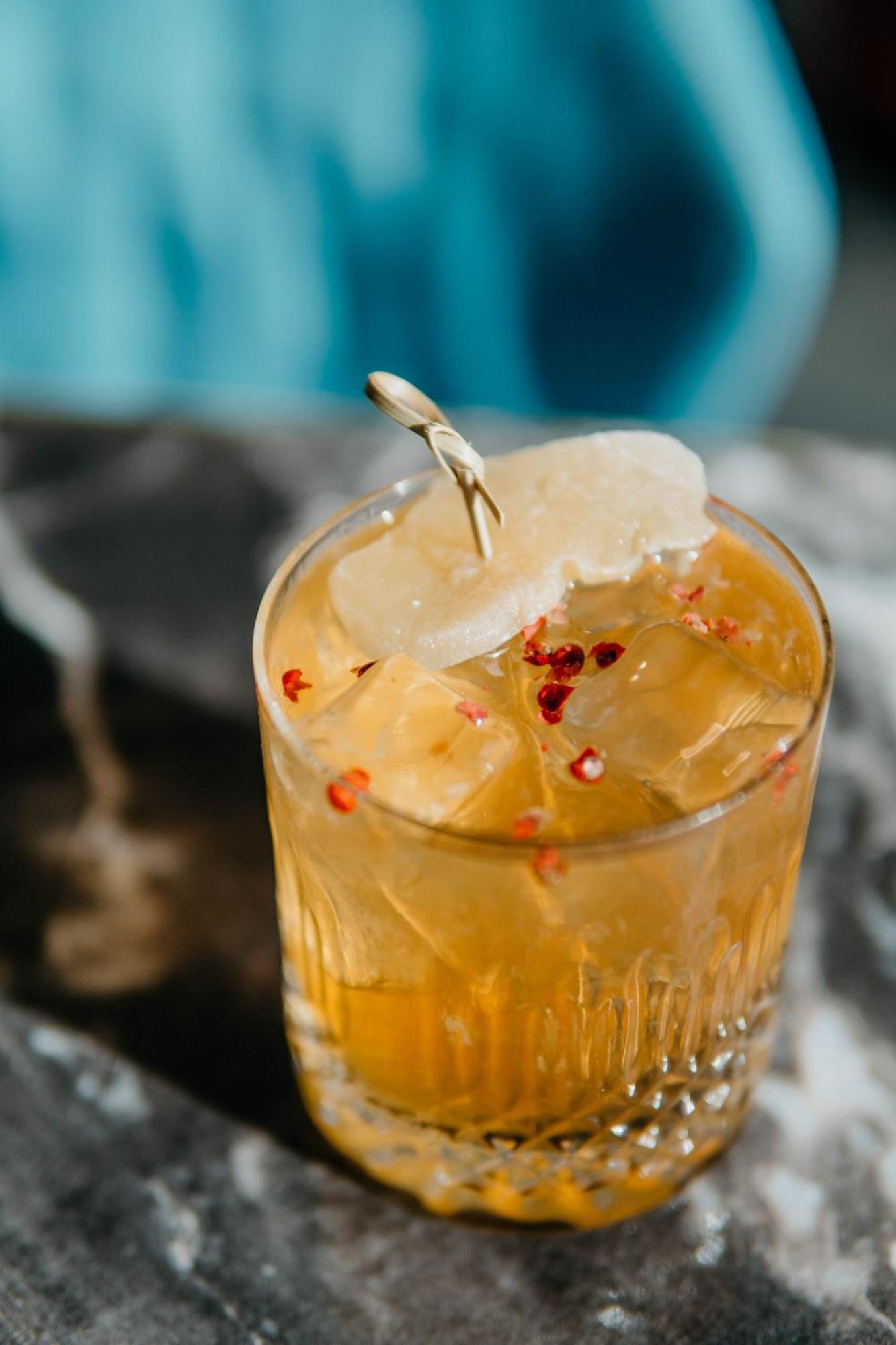 J44 Lifestyle Hotel 리도 디 예솔로 외부 사진 A maple bourbon old fashioned