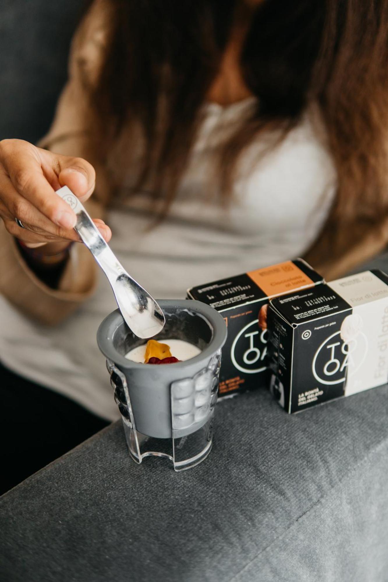 J44 Lifestyle Hotel 리도 디 예솔로 외부 사진 Preparation of a turmeric latte