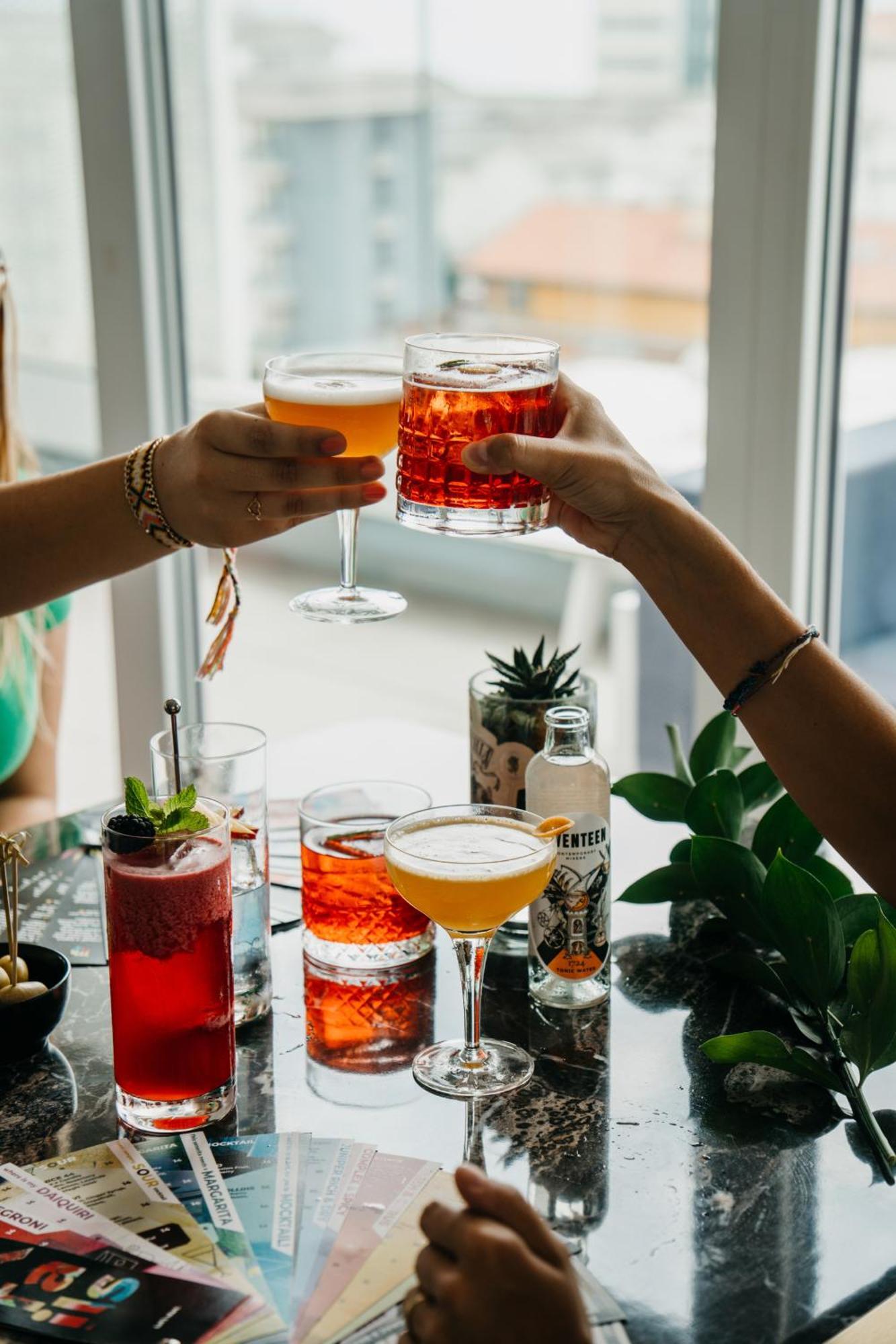 J44 Lifestyle Hotel 리도 디 예솔로 외부 사진 A selection of cocktails