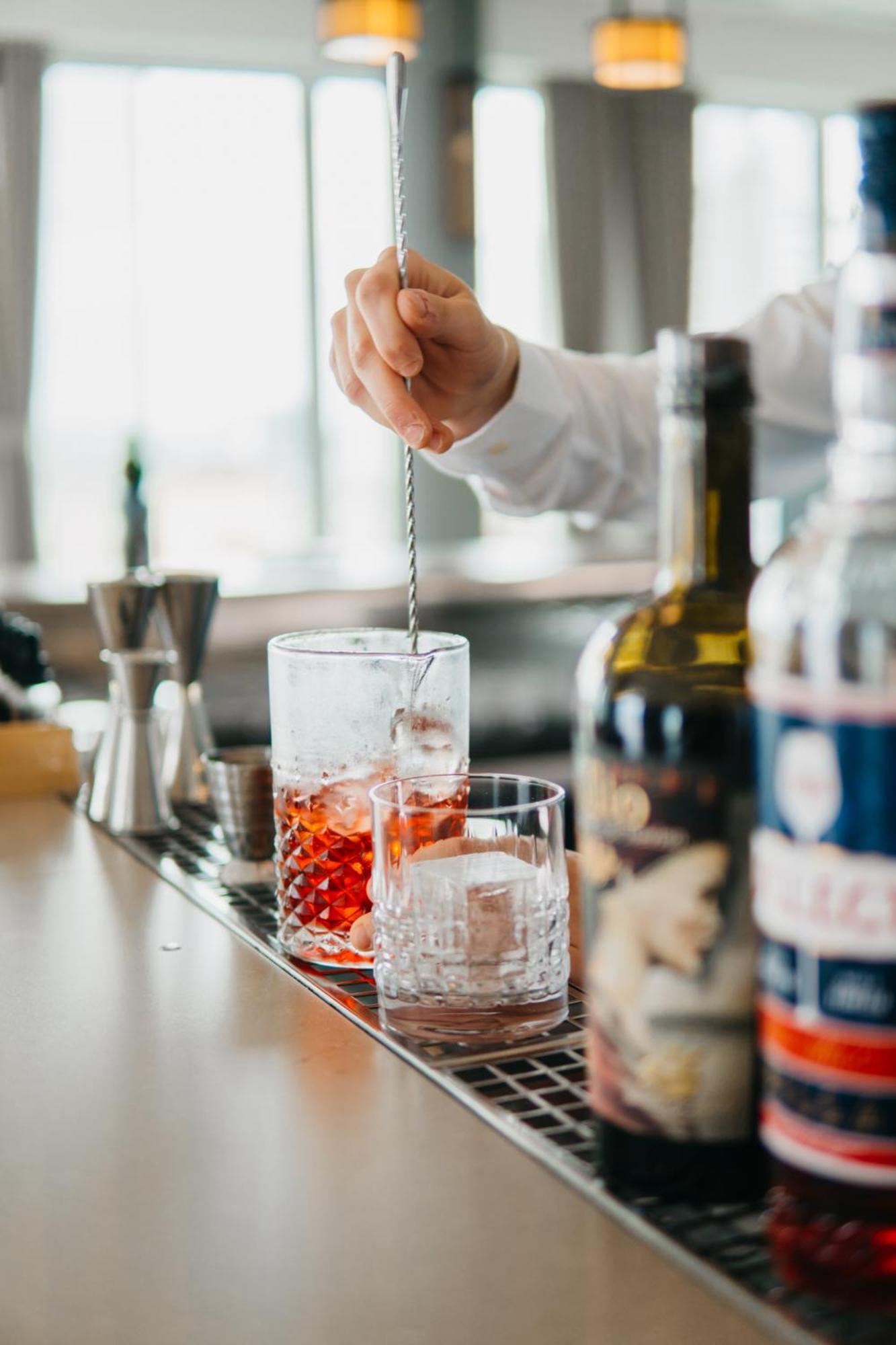 J44 Lifestyle Hotel 리도 디 예솔로 외부 사진 A bartender stirring a cocktail